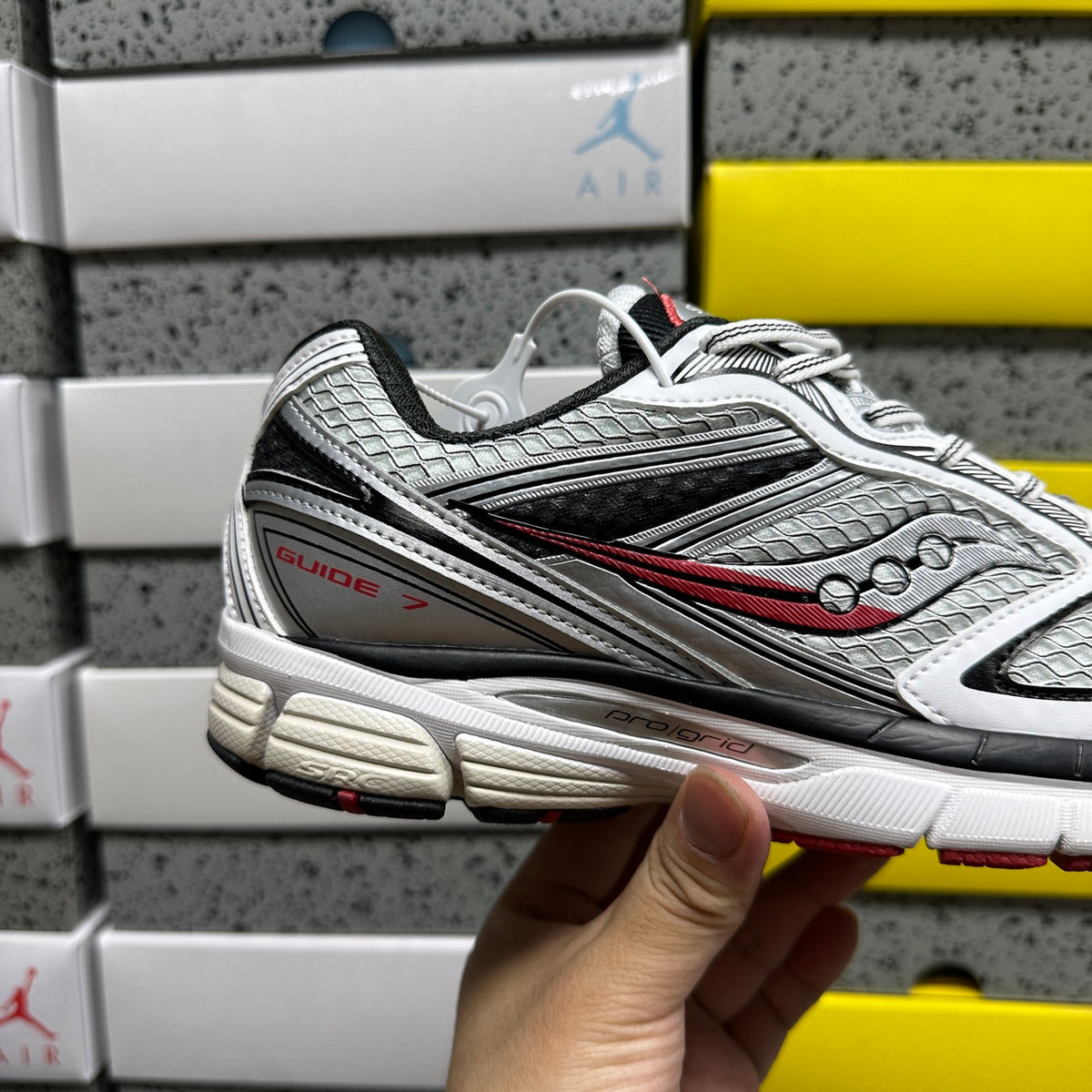 Saucony ProGrid Guide 7 'Argent Bordeaux' — vue 6
