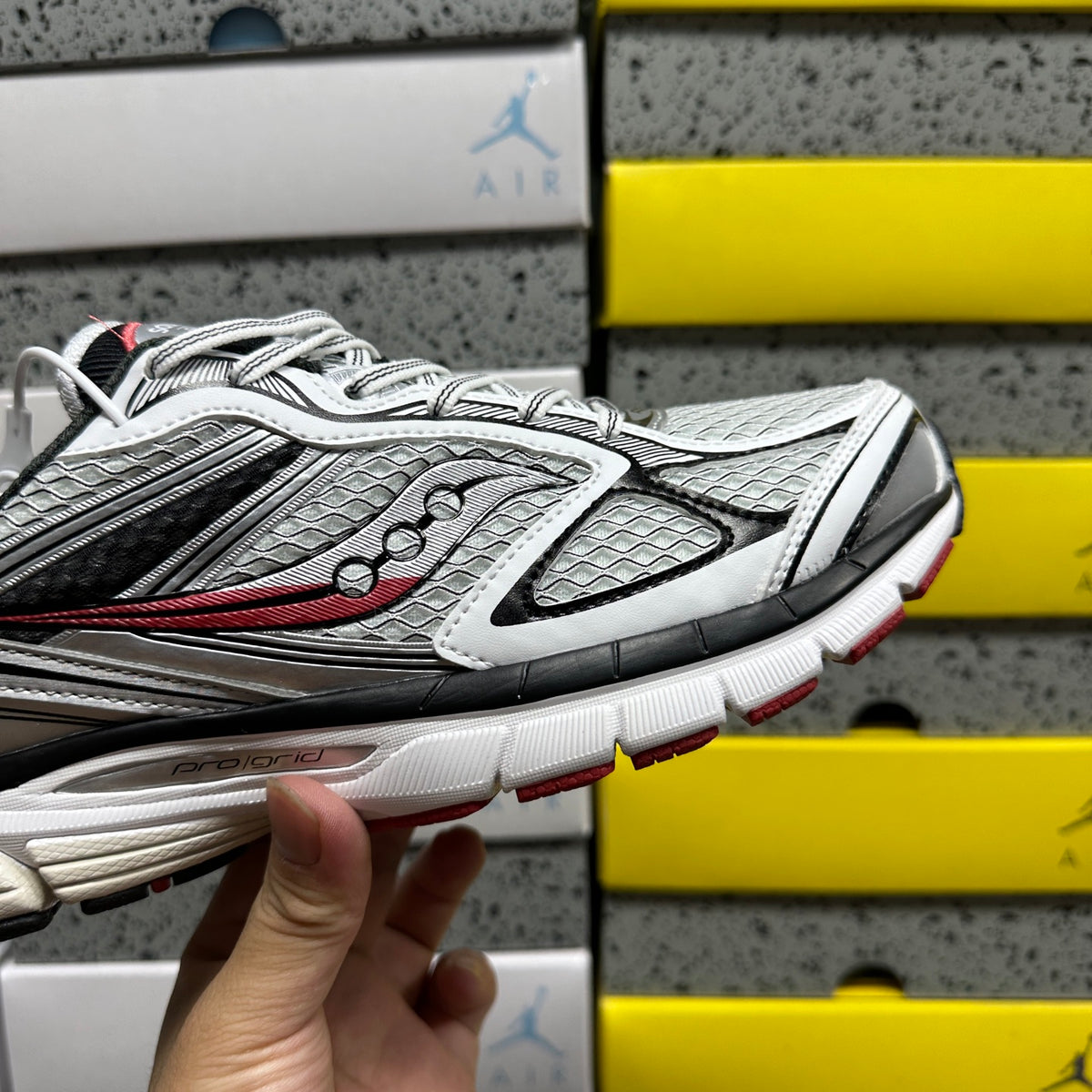 Saucony ProGrid Guide 7 'Argent Bordeaux' — vue 7