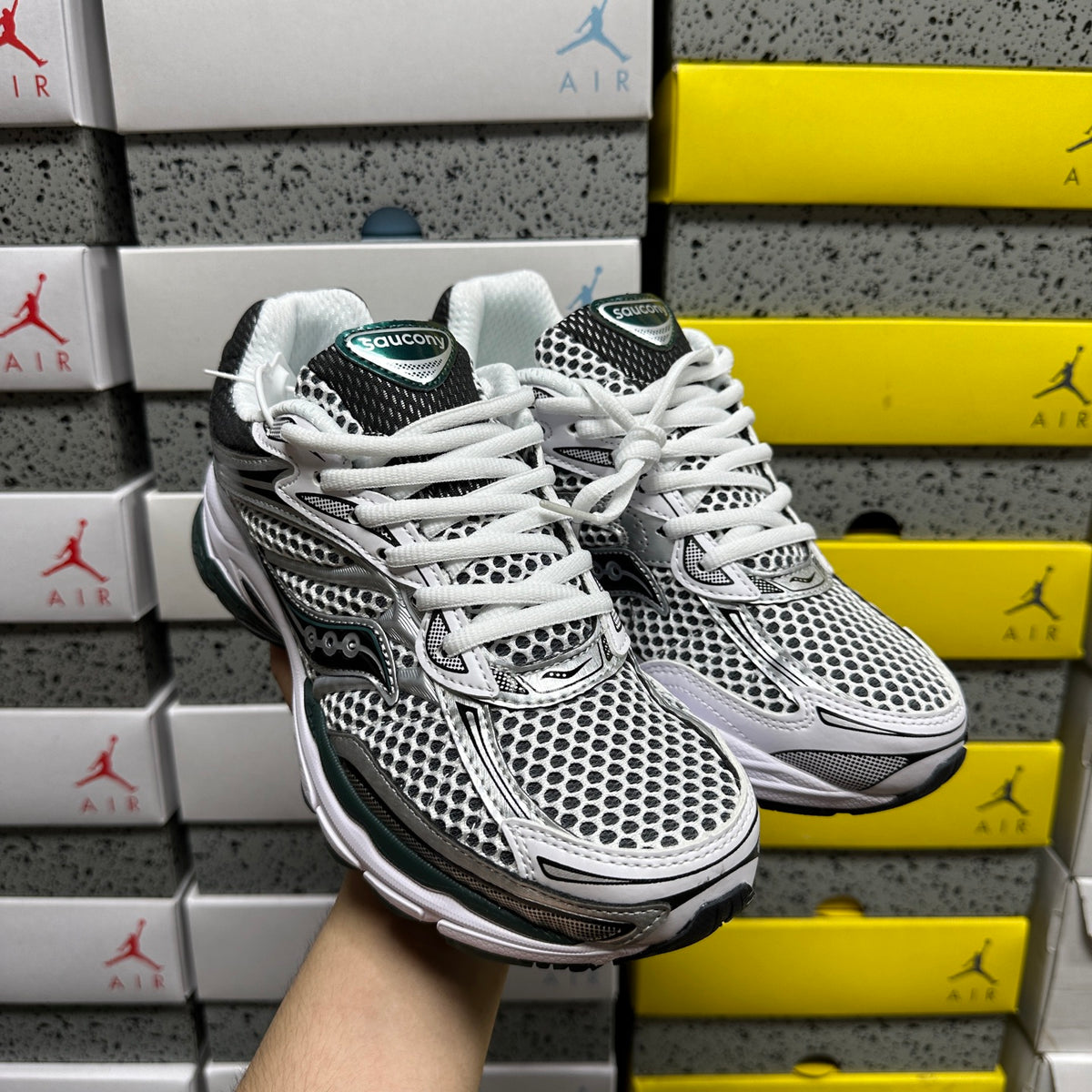 Saucony ProGrid Omni 9 'Argent Noir Vert Pin' — vue 2