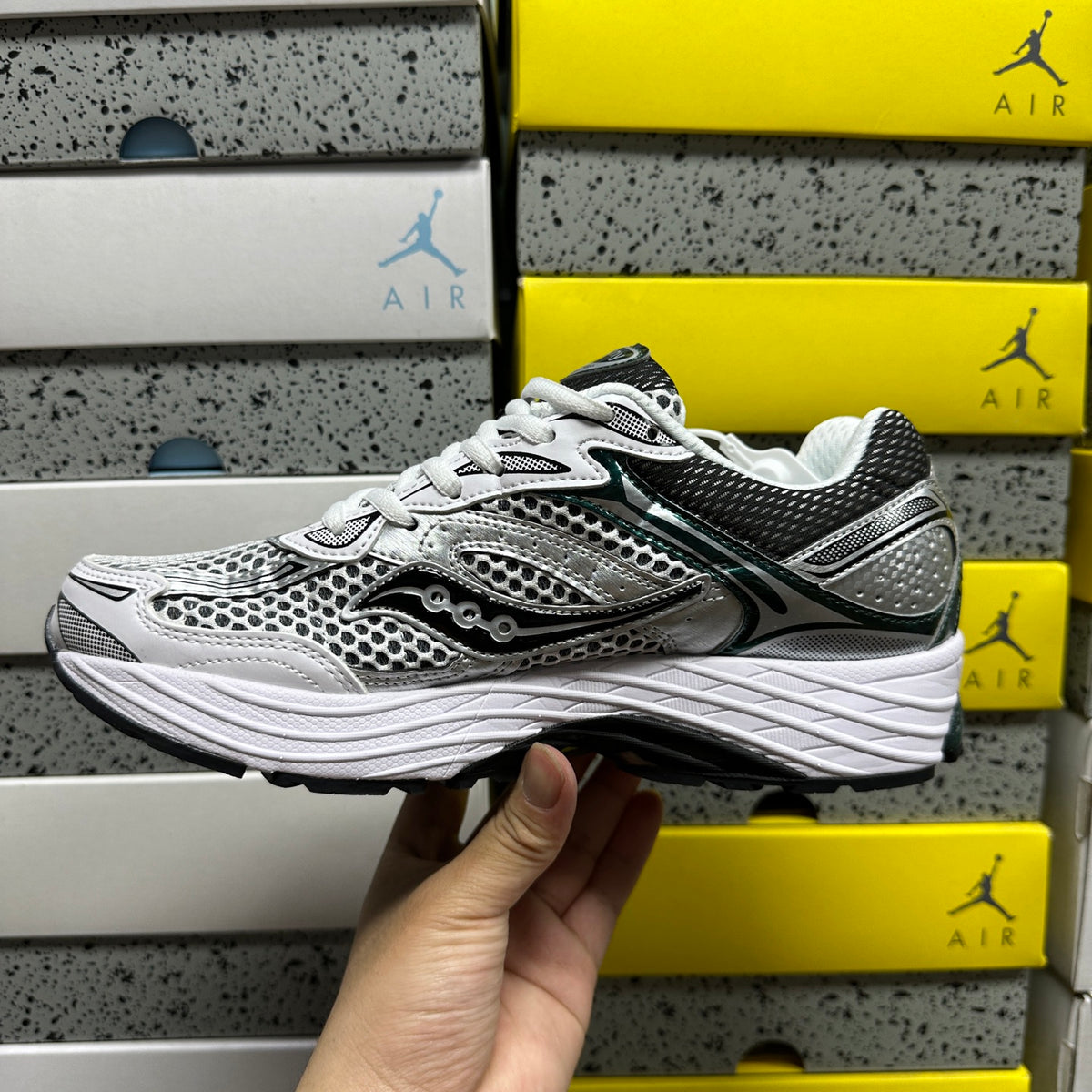 Saucony ProGrid Omni 9 'Argent Noir Vert Pin' — vue 5