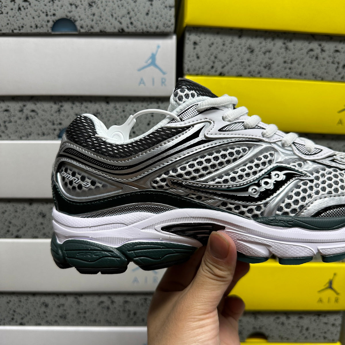 Saucony ProGrid Omni 9 'Argent Noir Vert Pin' — vue 6