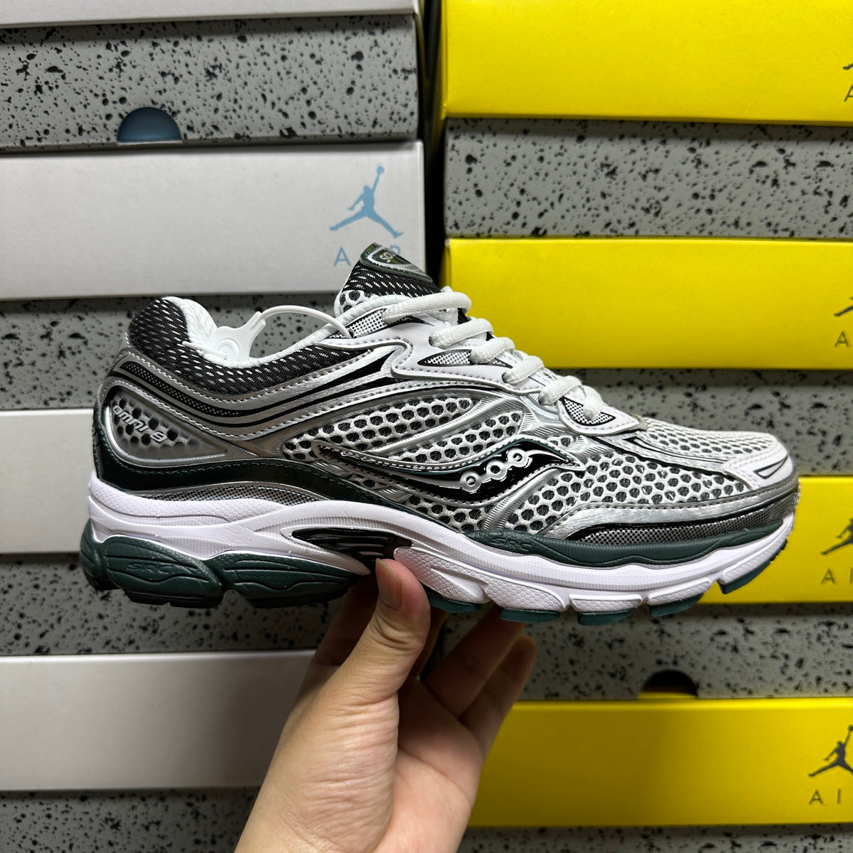 Saucony ProGrid Omni 9 'Argent Noir Vert Pin' — vue 10