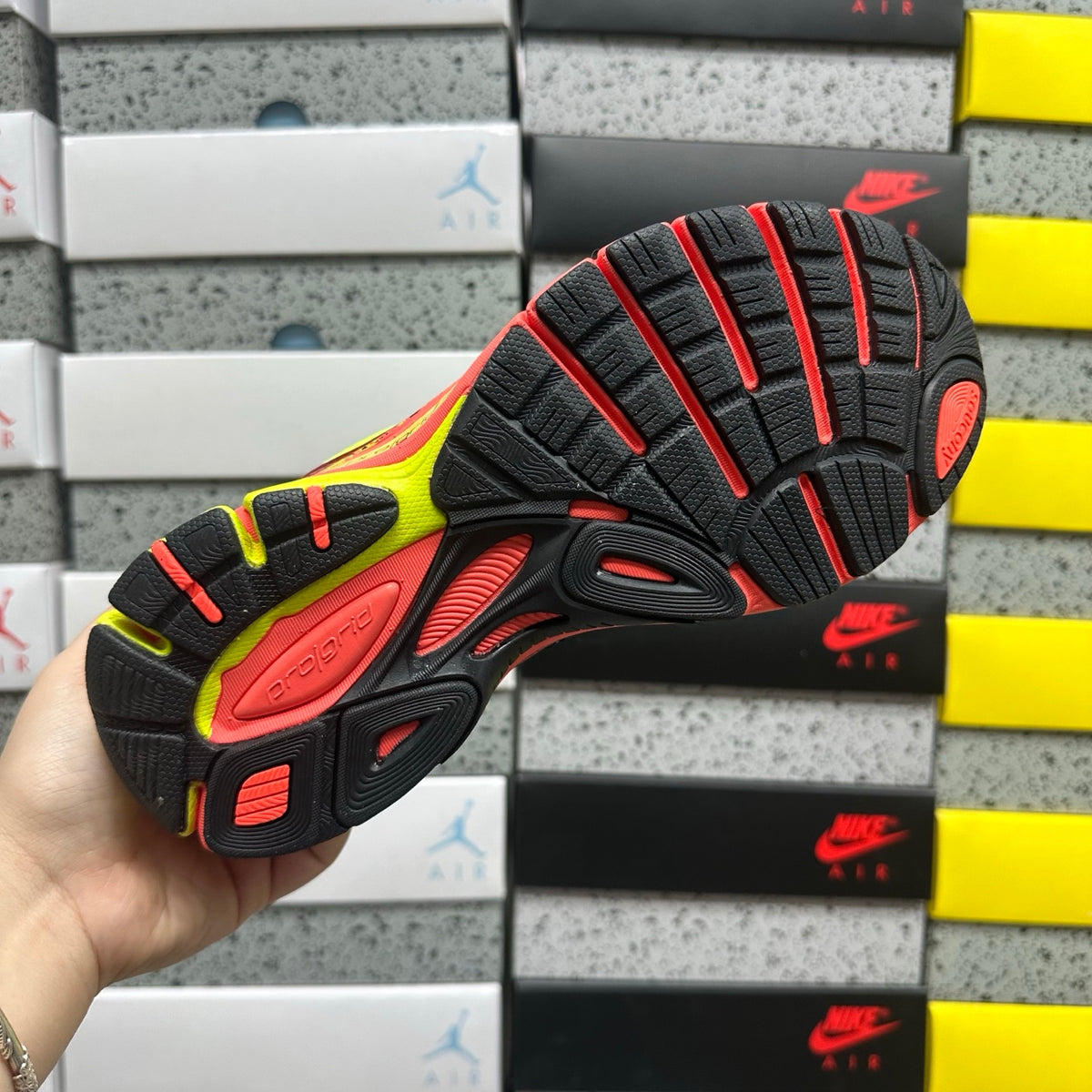 Saucony ProGrid Guide 7 'Jaune Fluo Rouge' — vue 2