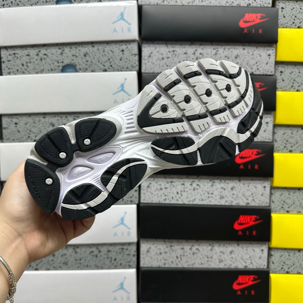 Saucony ProGrid Omni 9 'Blanc Gris Clair' — vue 2