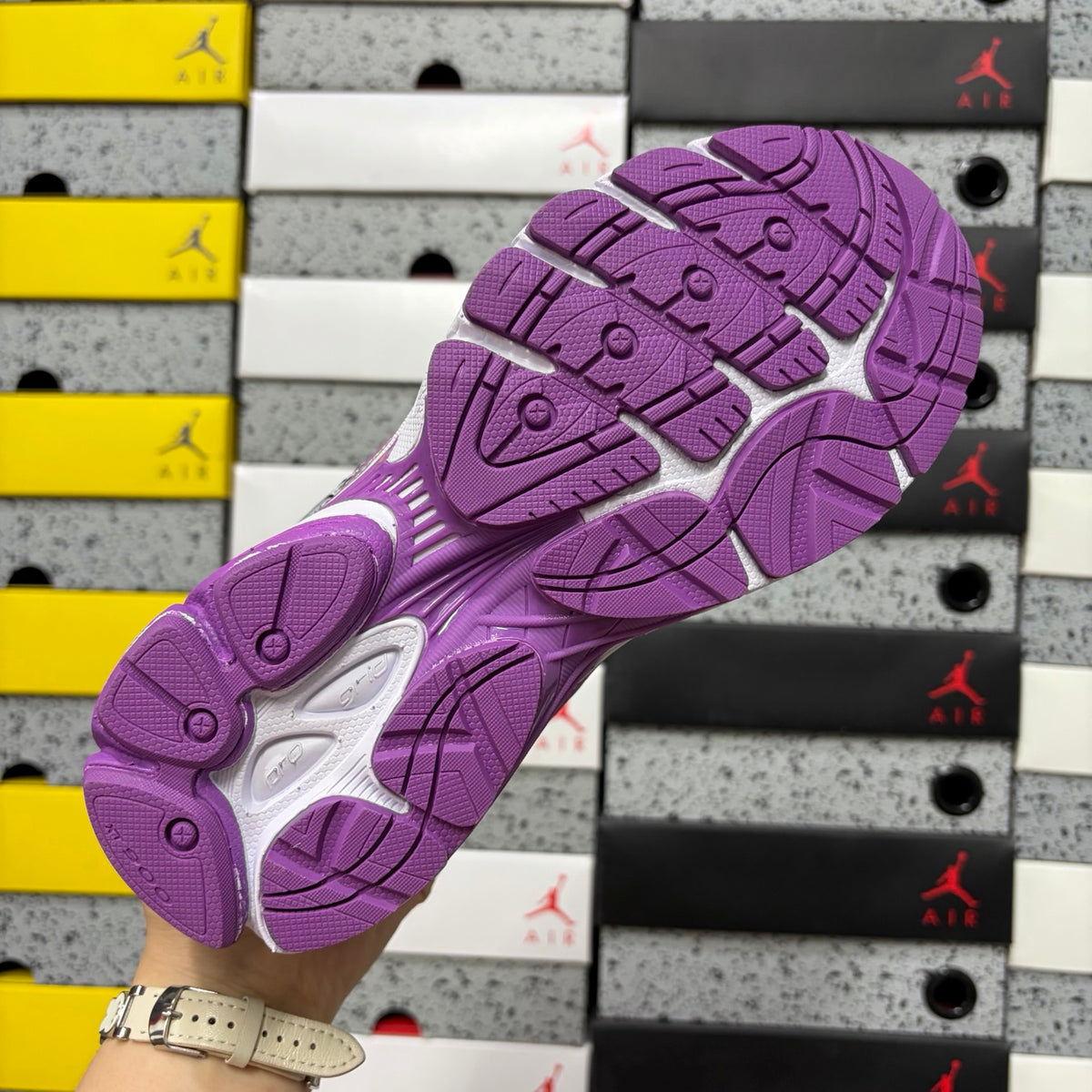 Saucony ProGrid Omni 9 'Violet Argent' — vue 3