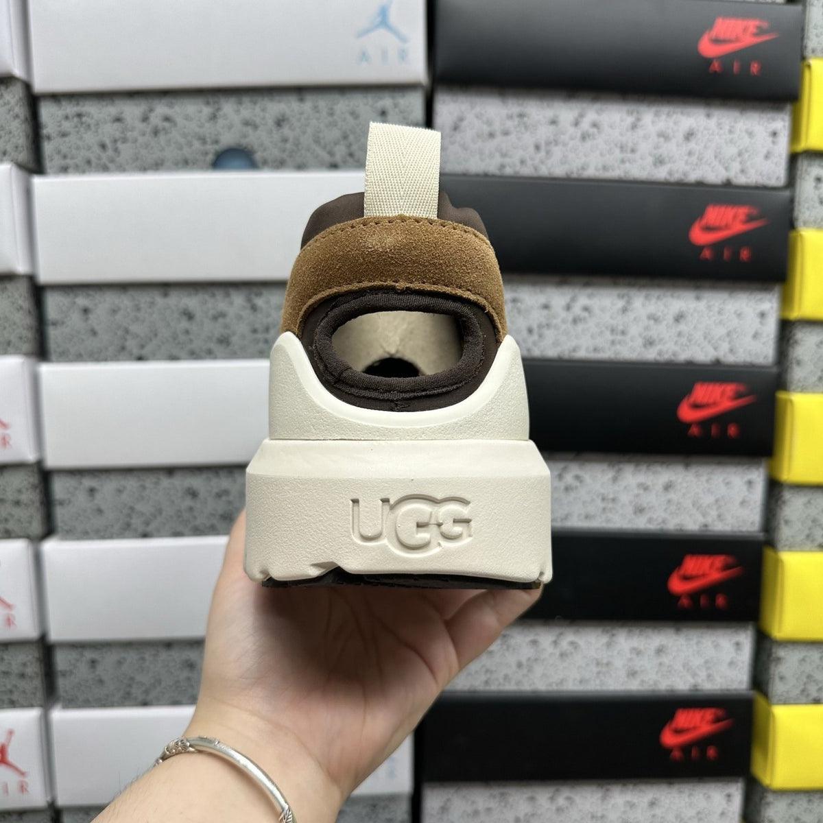 UGG CA805 Trainer 'Brown White' — vue 4