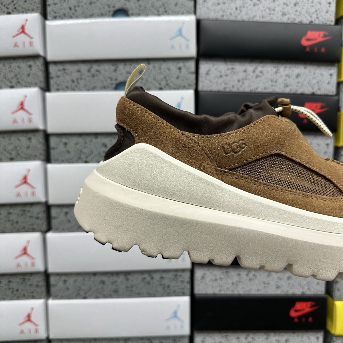 UGG CA805 Trainer 'Brown White' — vue 6