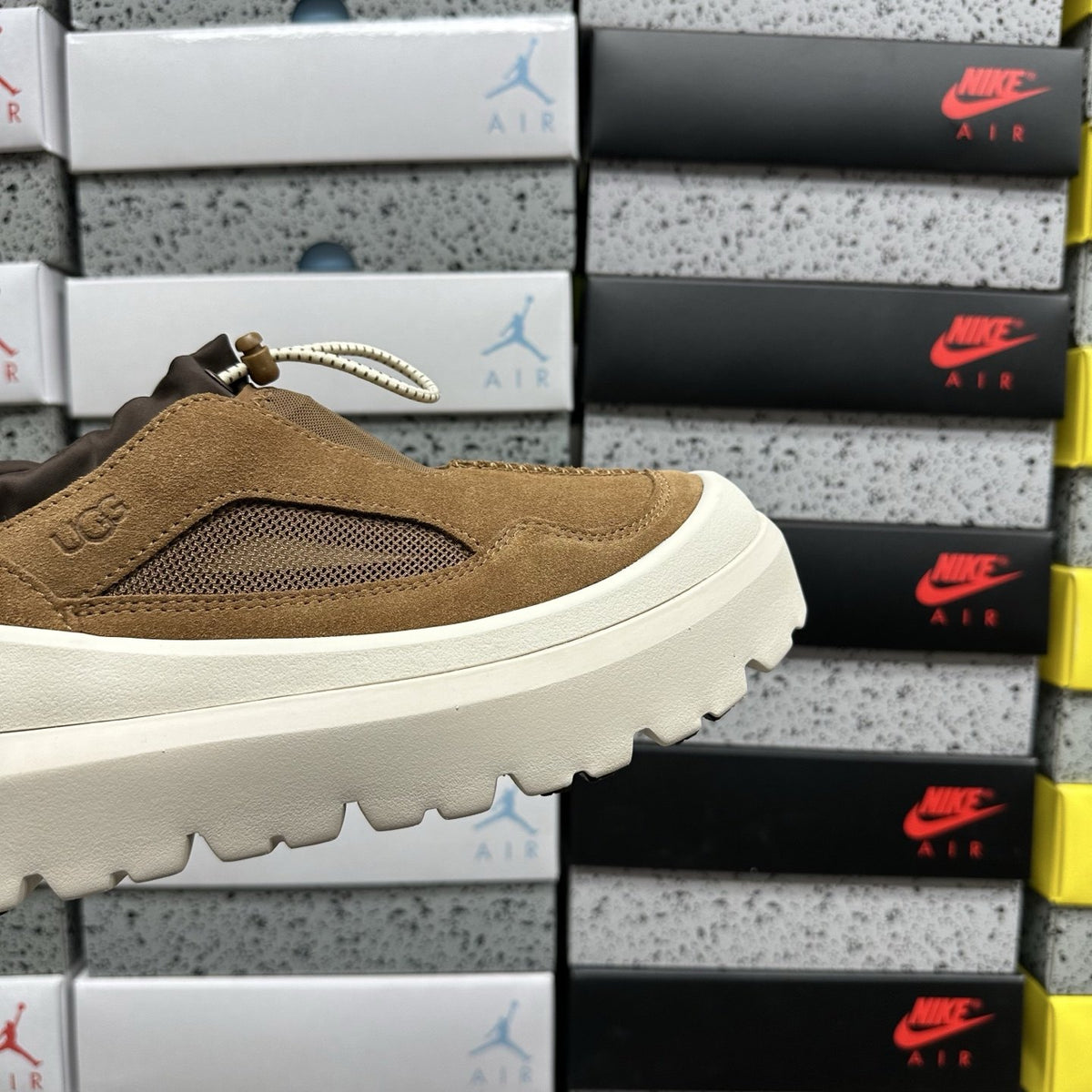 UGG CA805 Trainer 'Brown White' — vue 7