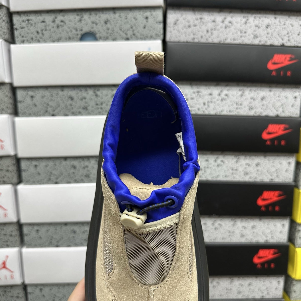 UGG CA805 Trainer 'Black Grey Blue' — vue 5