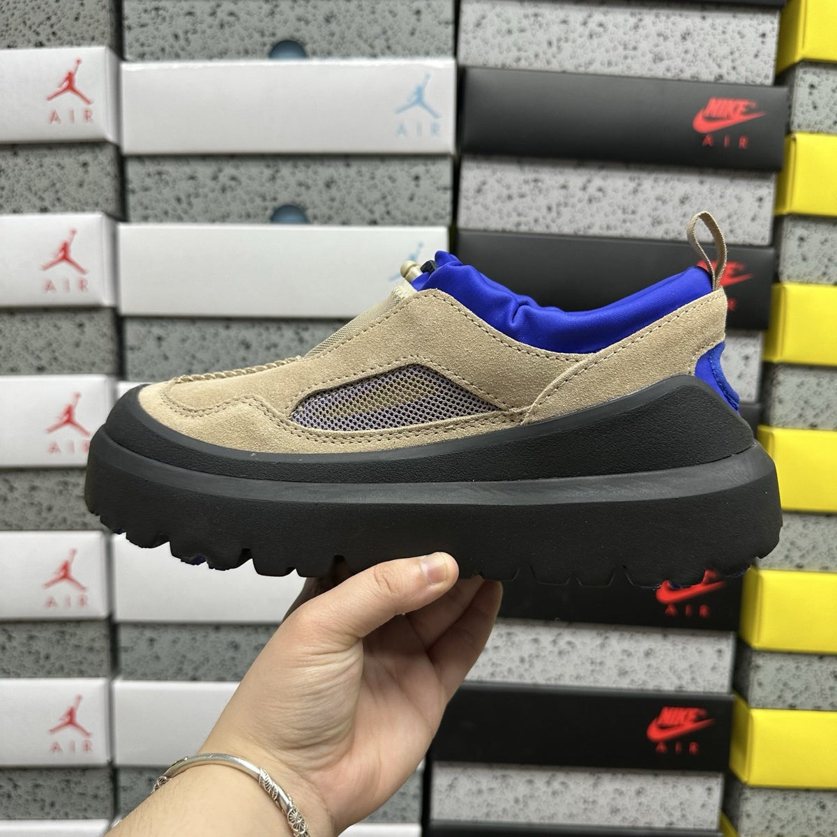 UGG CA805 Trainer 'Black Grey Blue' — vue 9