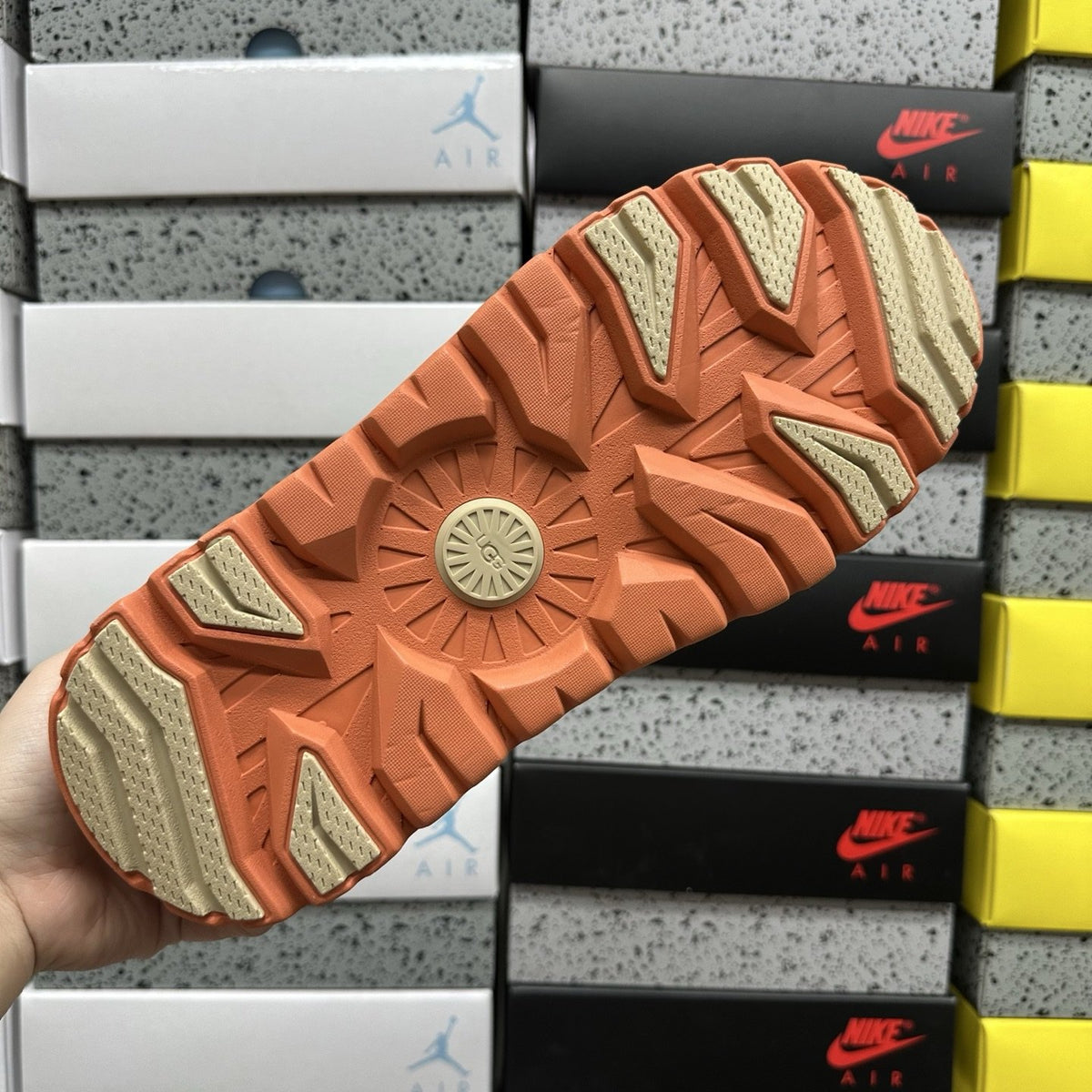 UGG CA805 Trainer 'Orange Grey' — vue 3