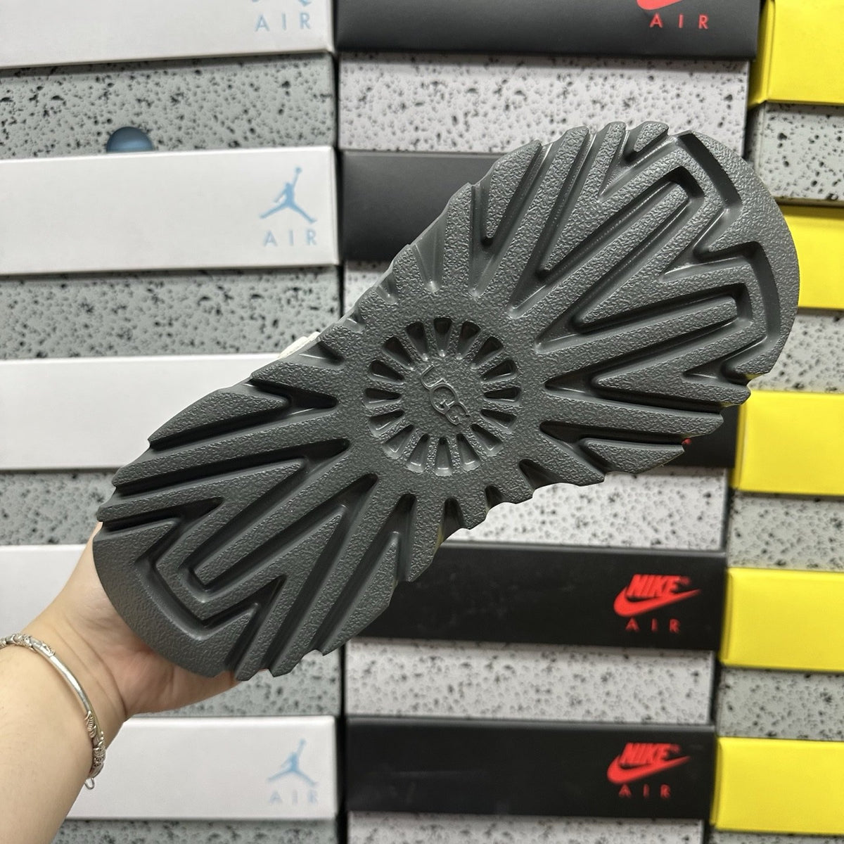 UGG Sport Yeah Clog 'Grey Black' — vue 3