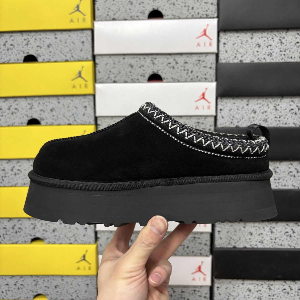 UGG Tazz 'Black' — vue 2