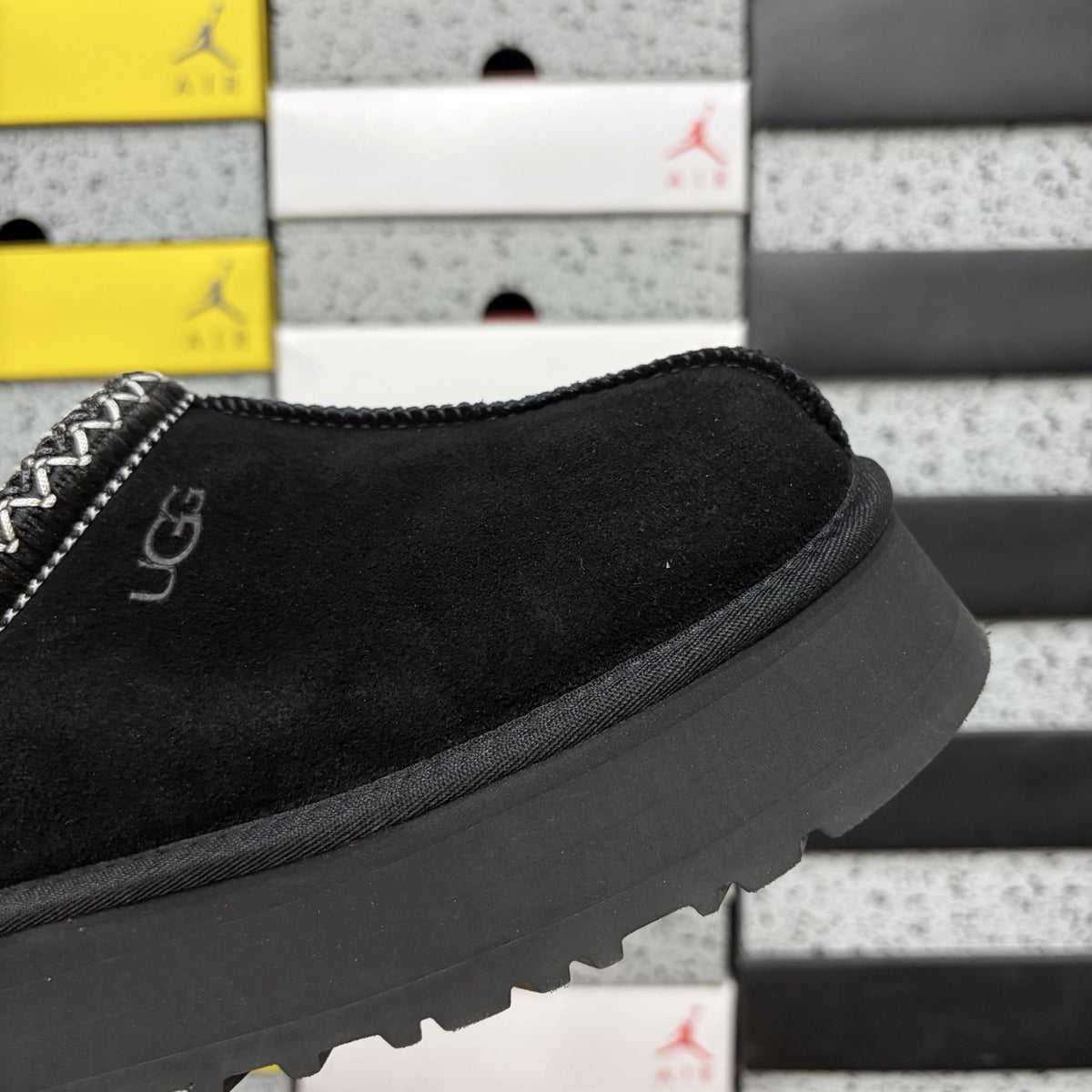 UGG Tazz 'Black' — vue 7