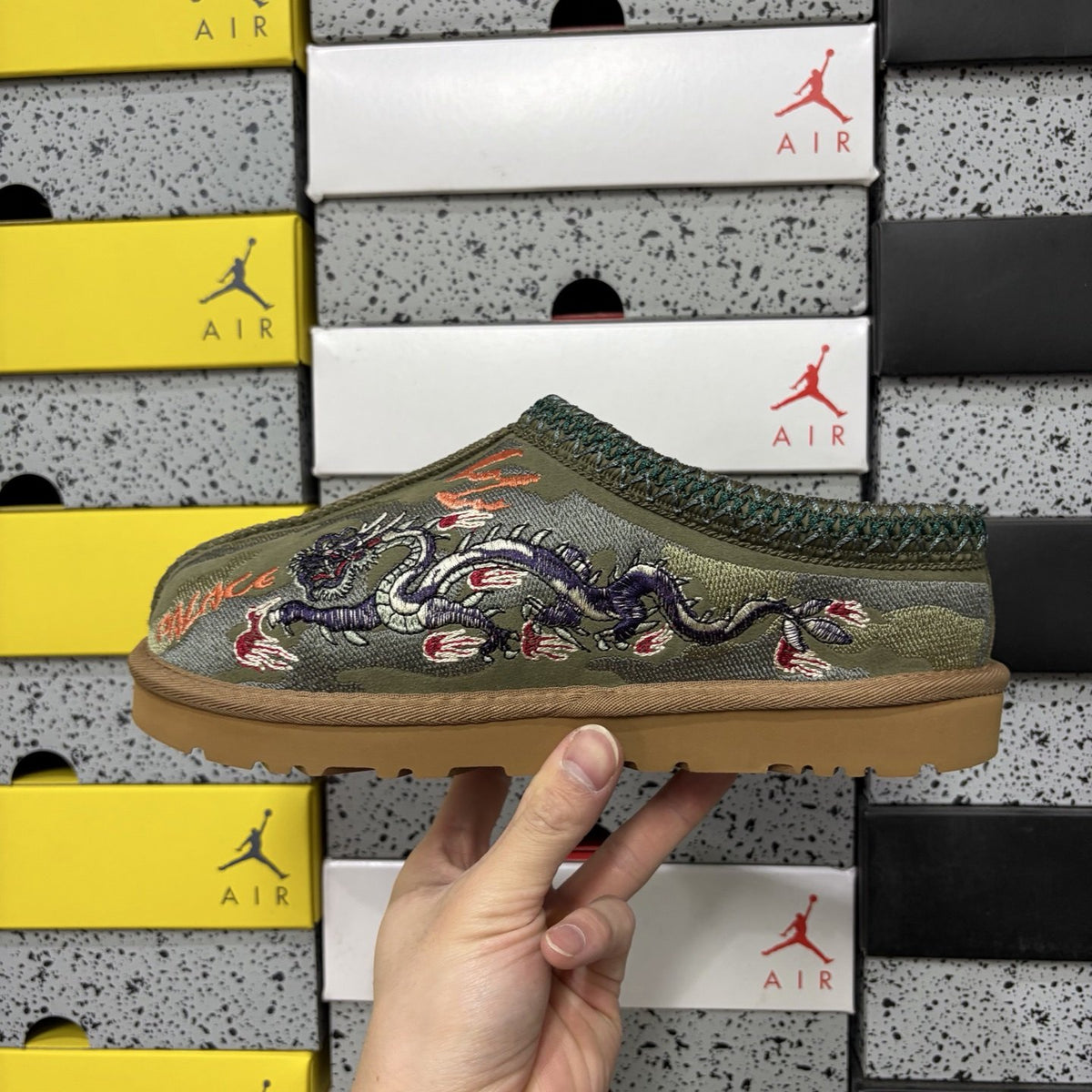 UGG Tazz Dragon 'Green' — vue 2