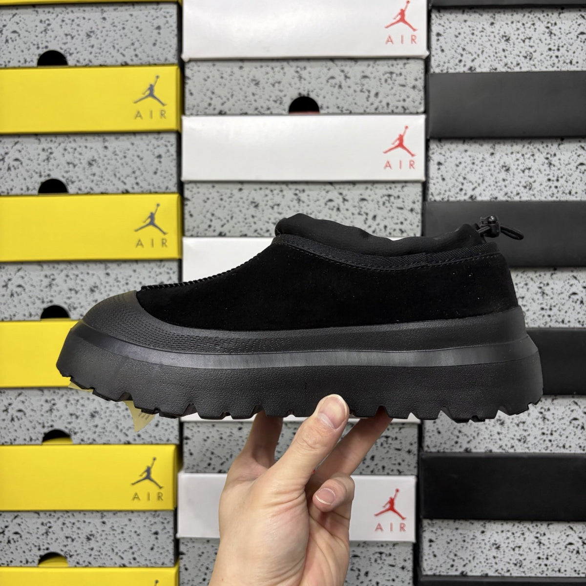 UGG Tasman Weather Hybrid 'Black' — vue 2