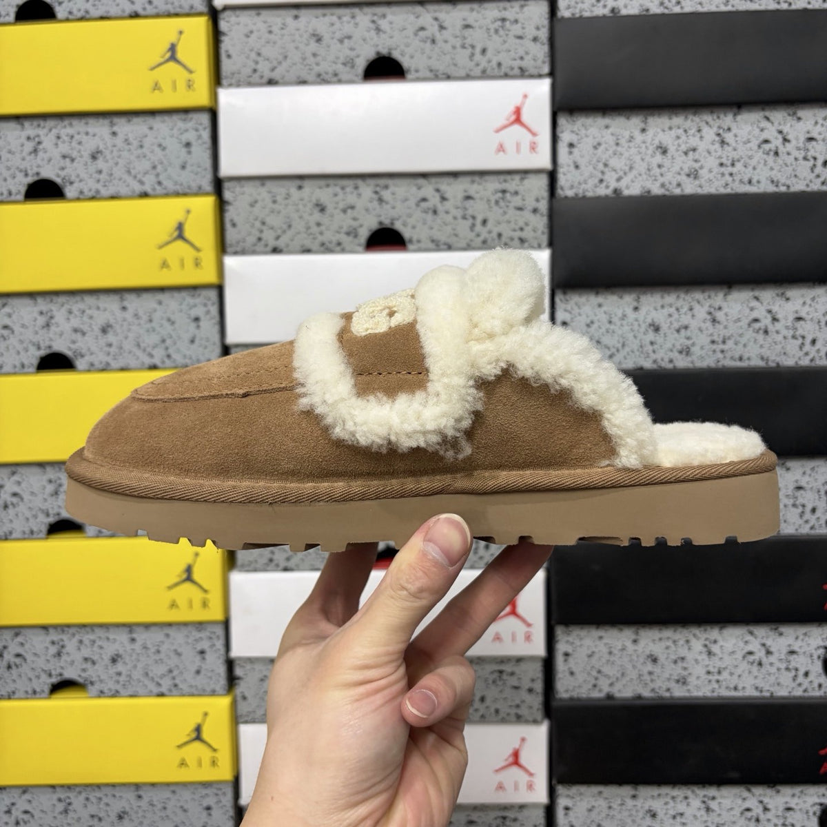 UGG Tasman Embroidered 'Chestnut' — vue 2