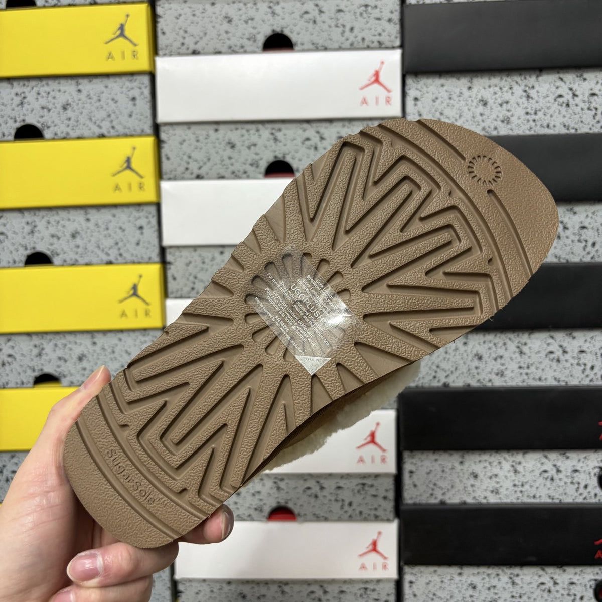 UGG Tasman Embroidered 'Chestnut' — vue 3