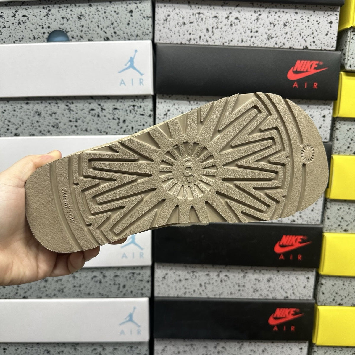 UGG Tasman Embroidered 'Sand' — vue 2