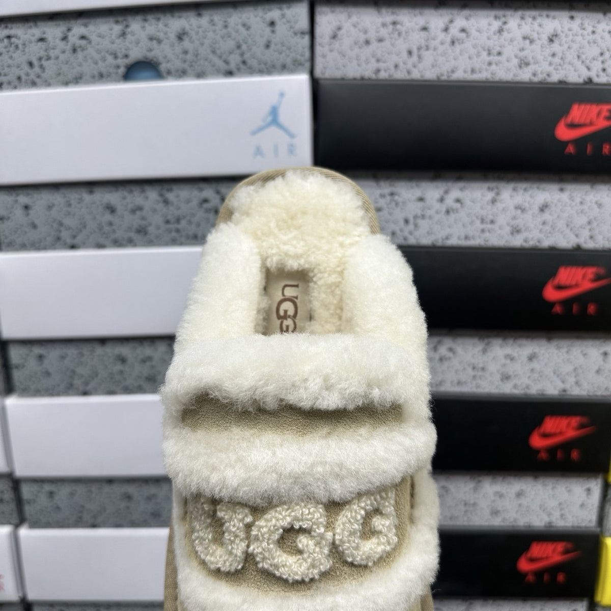 UGG Tasman Embroidered 'Sand' — vue 4