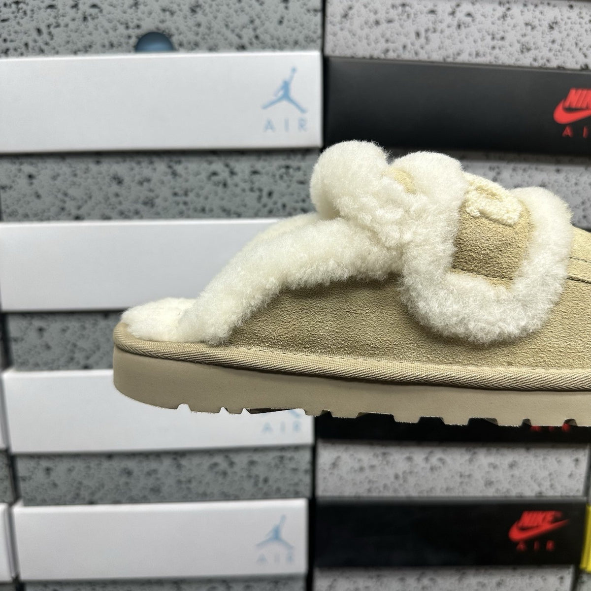 UGG Tasman Embroidered 'Sand' — vue 5