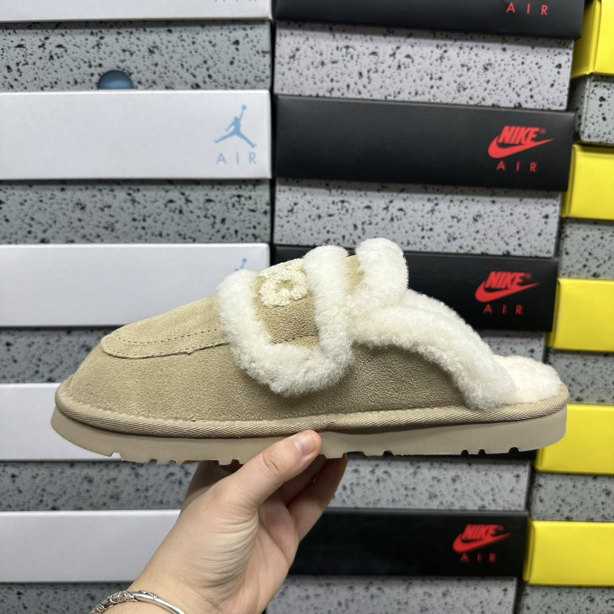 UGG Tasman Embroidered 'Sand' — vue 8