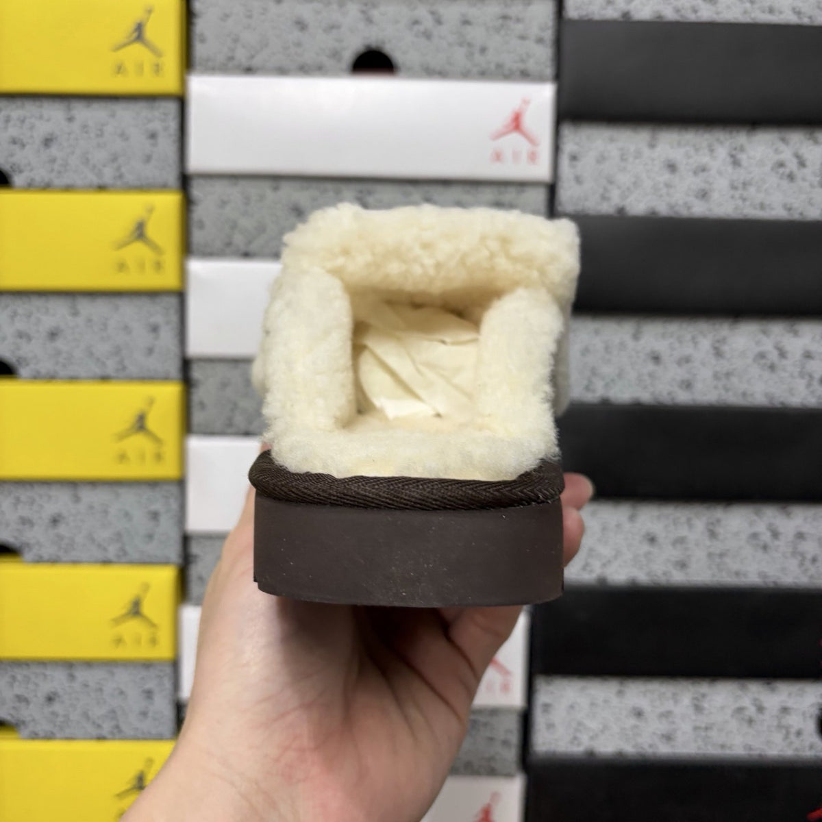 UGG Tasman Embroidered 'Chocolate' — vue 4