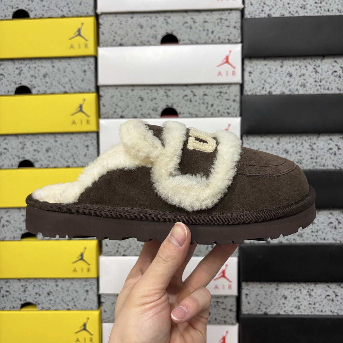 UGG Tasman Embroidered 'Chocolate' — vue 9