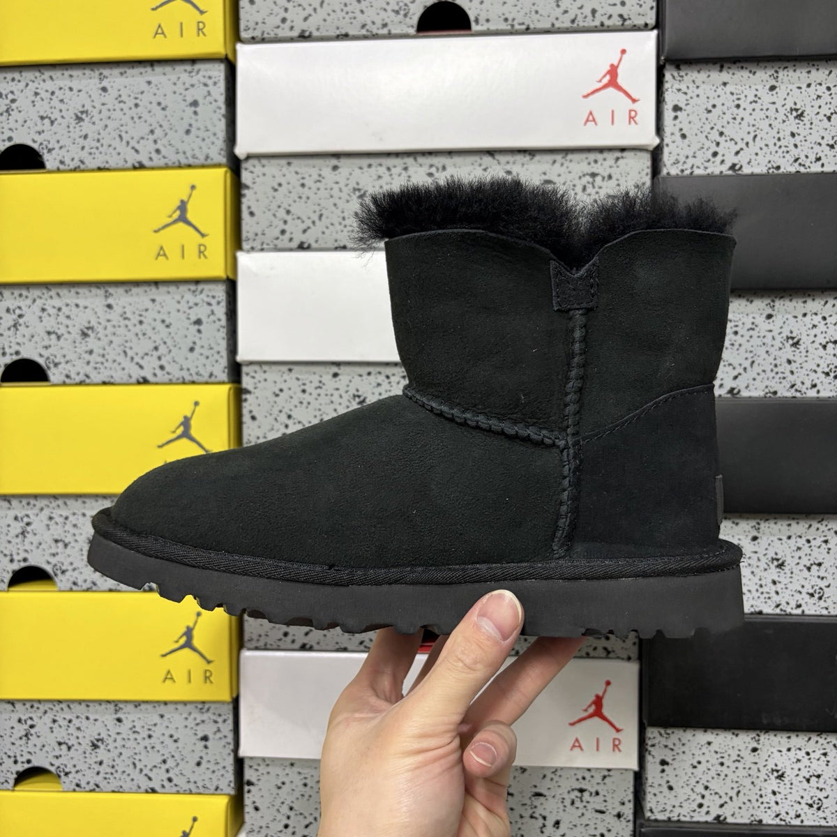UGG Bailey Button II 'Black' — vue 2