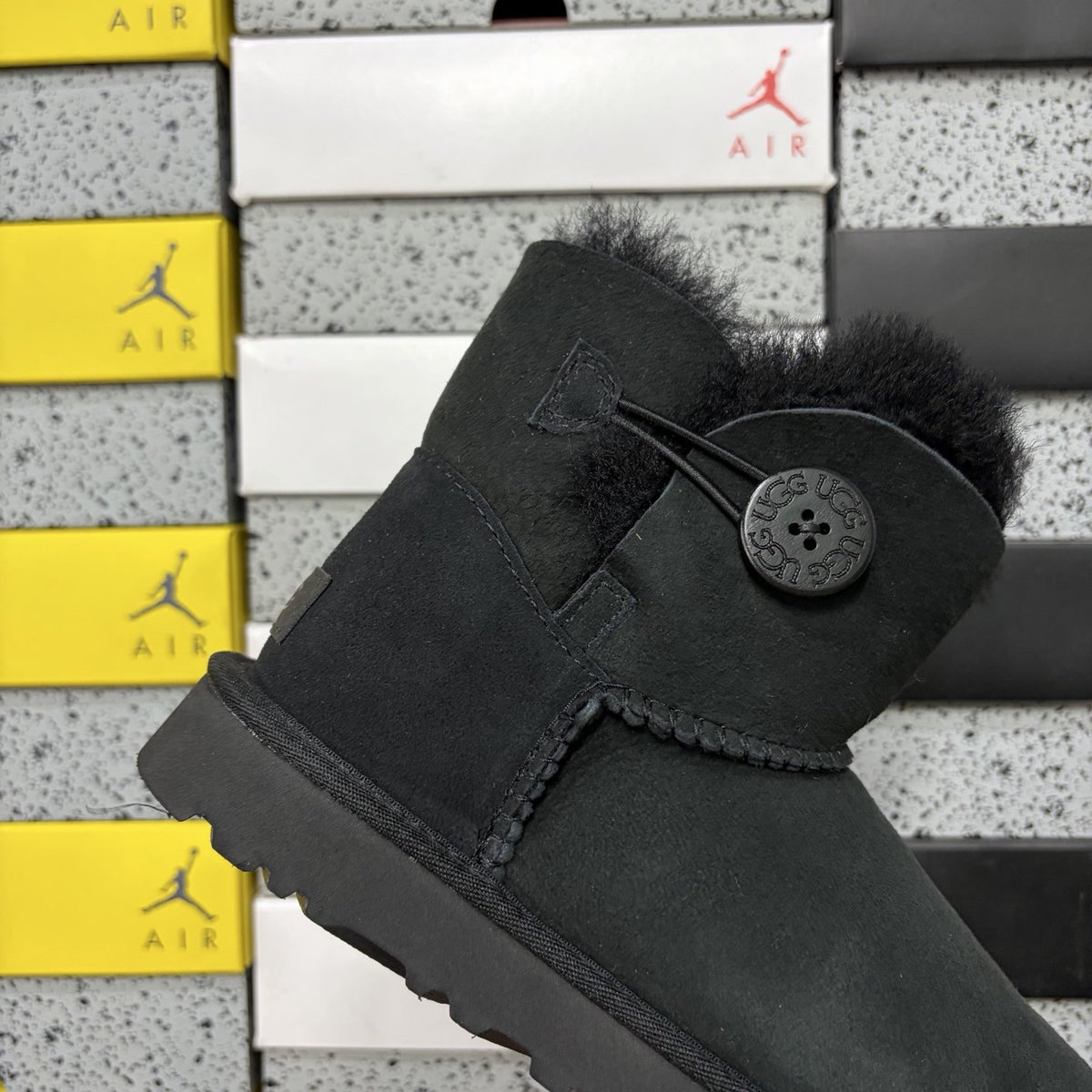 UGG Bailey Button II 'Black' — vue 6