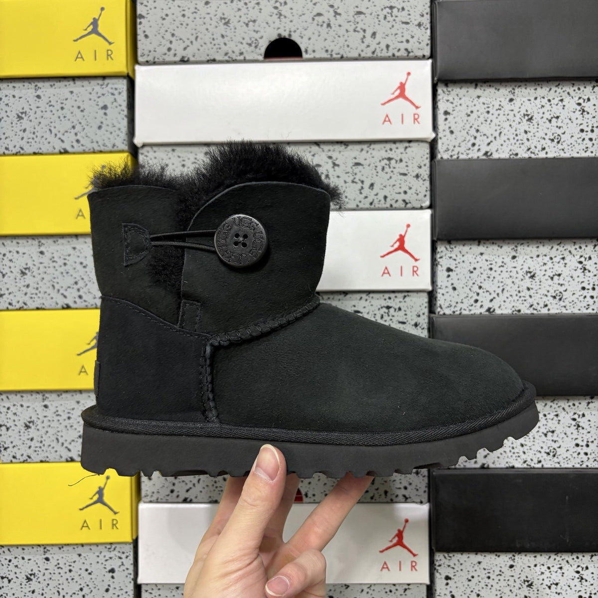 UGG Bailey Button II 'Black' — vue 9