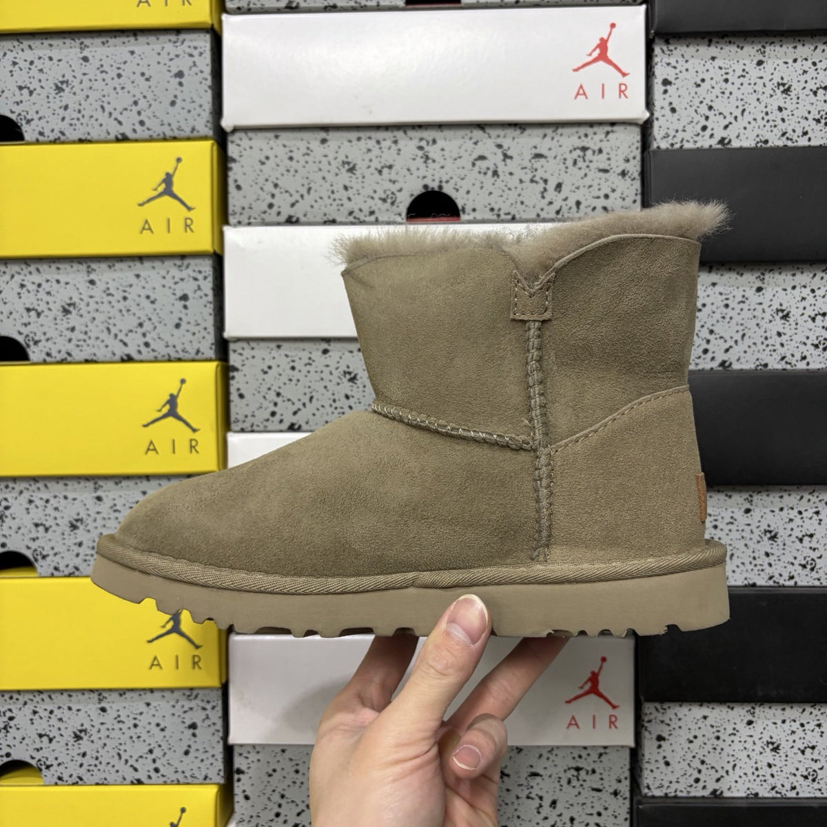 UGG Bailey Button II 'Antilope' — vue 2