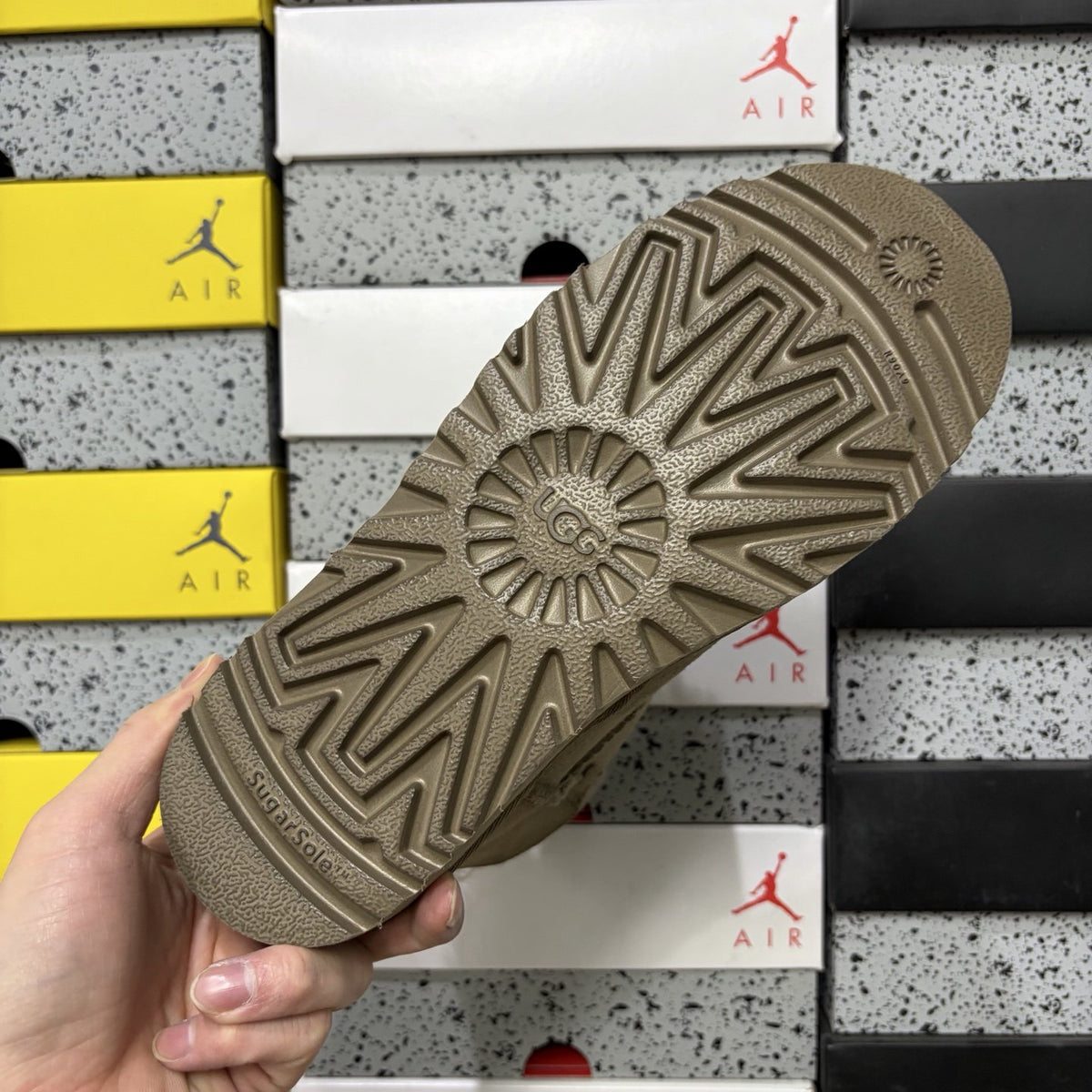 UGG Bailey Button II 'Antilope' — vue 3