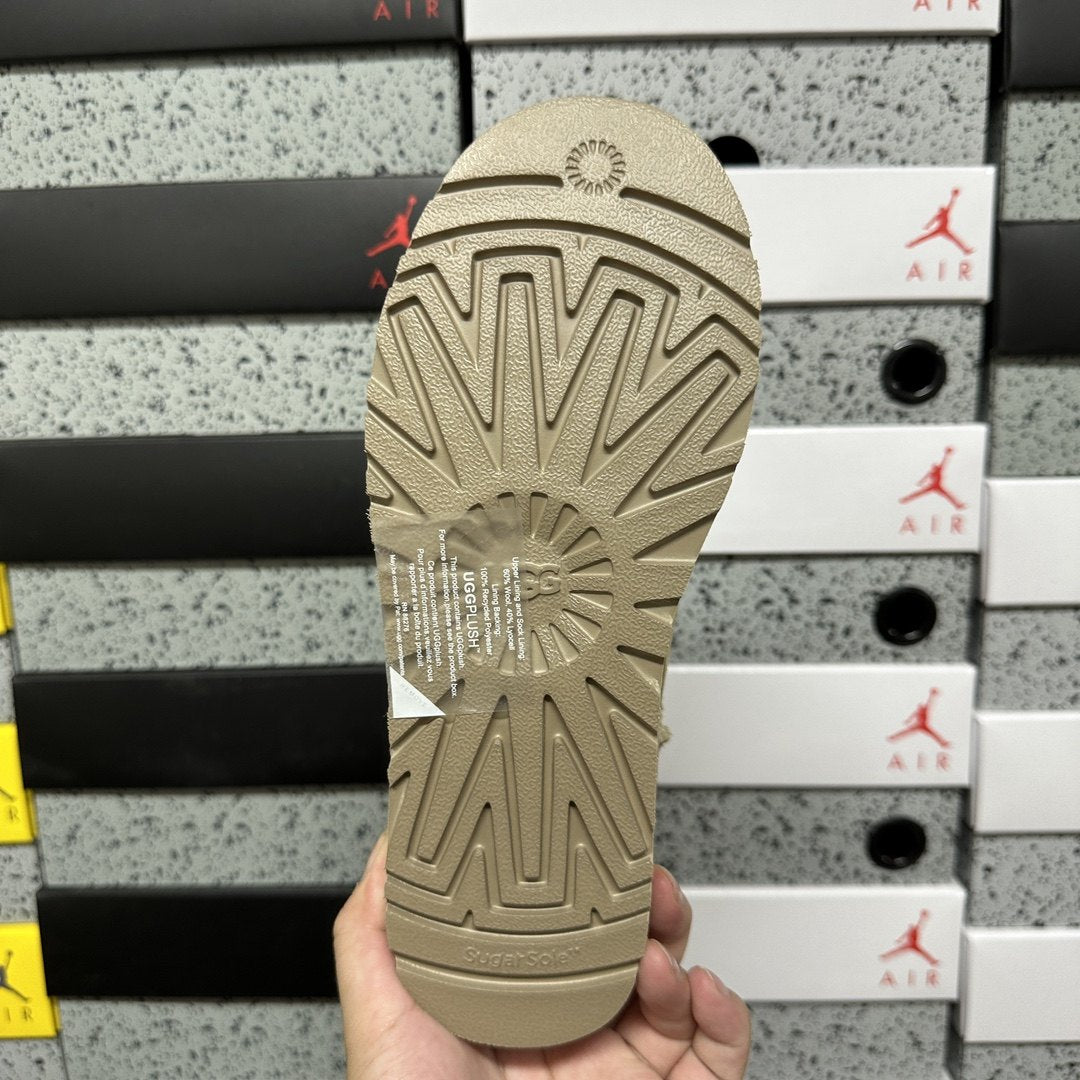 UGG Classic Mini Platform 'Mustard Seed' — vue 3