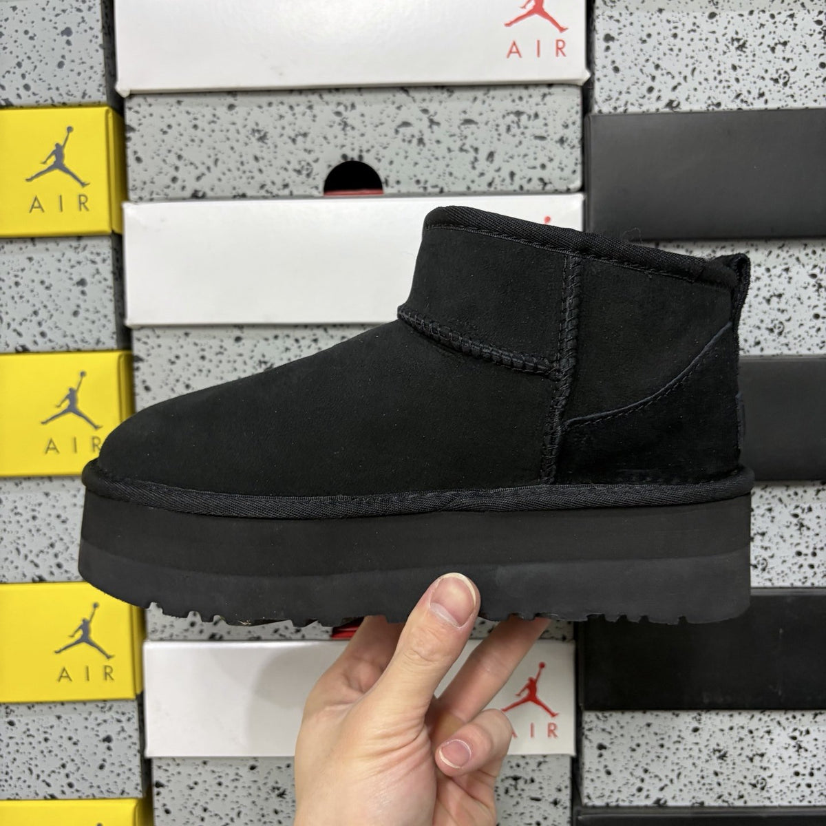 UGG Classic Mini Platform 'Black' — vue 2