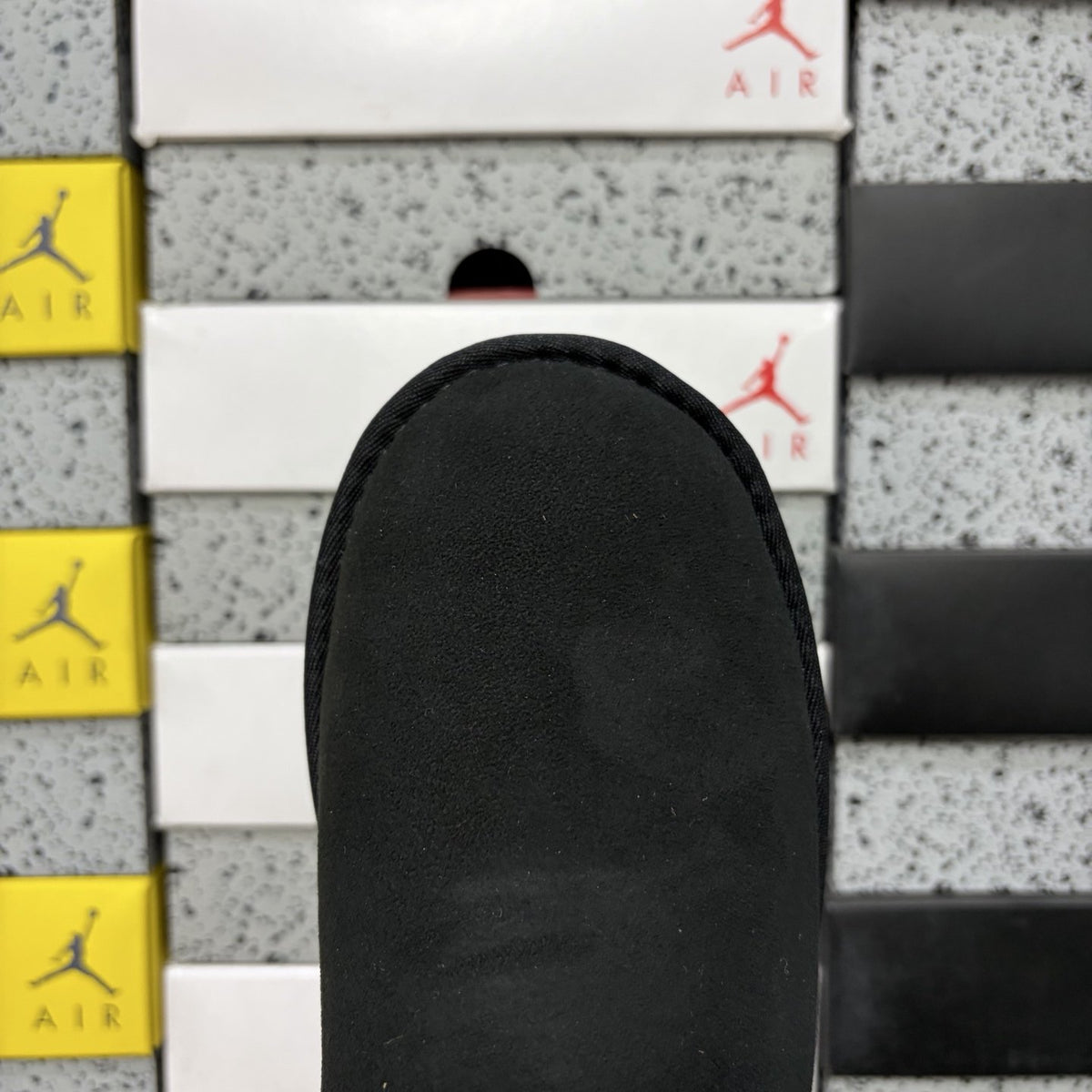 UGG Classic Mini Platform 'Black' — vue 3