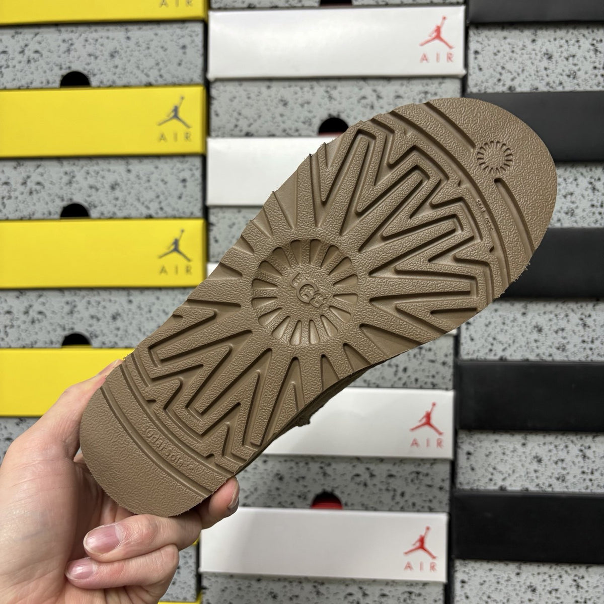 UGG Classic Ultra Mini Platform 'Antilope' — vue 3