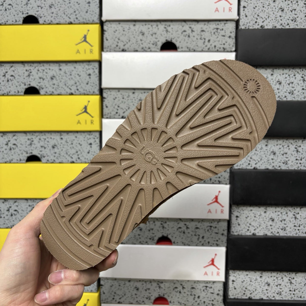 UGG Classic Ultra Mini Platform 'Chestnut' — vue 3