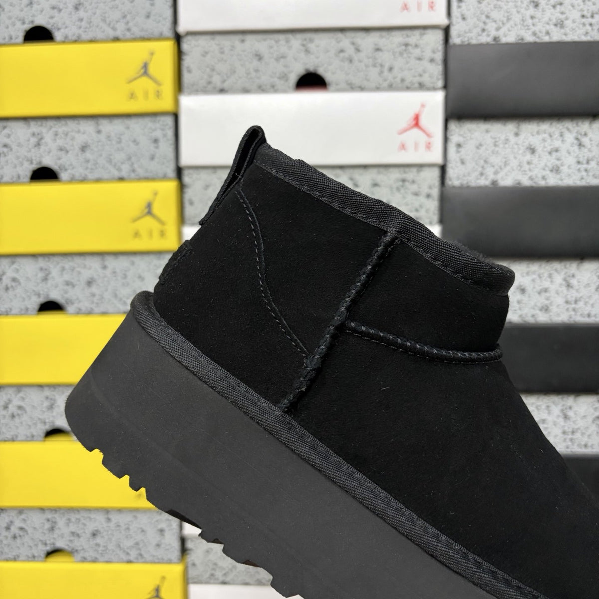 UGG Classic Ultra Mini Platform 'Black' — vue 6