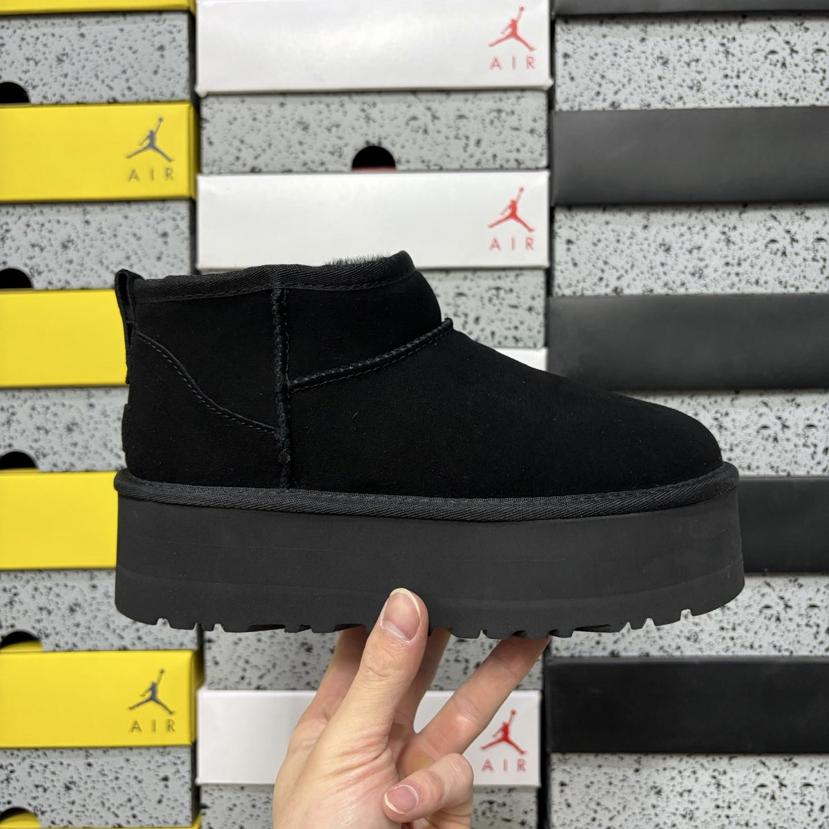 UGG Classic Ultra Mini Platform 'Black' — vue 9