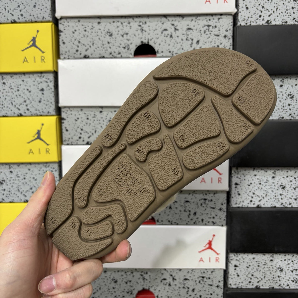 UGG Pumped Slide Platform 'Antilope' — vue 3