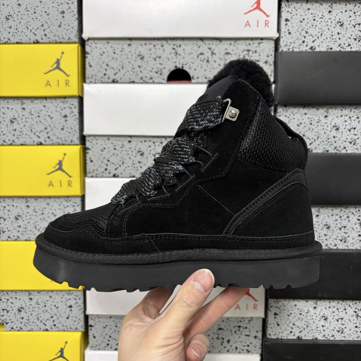 UGG Highmel 'Black' — vue 2
