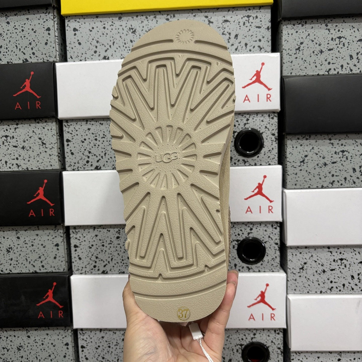 UGG Tazz 'Sand' — vue 3