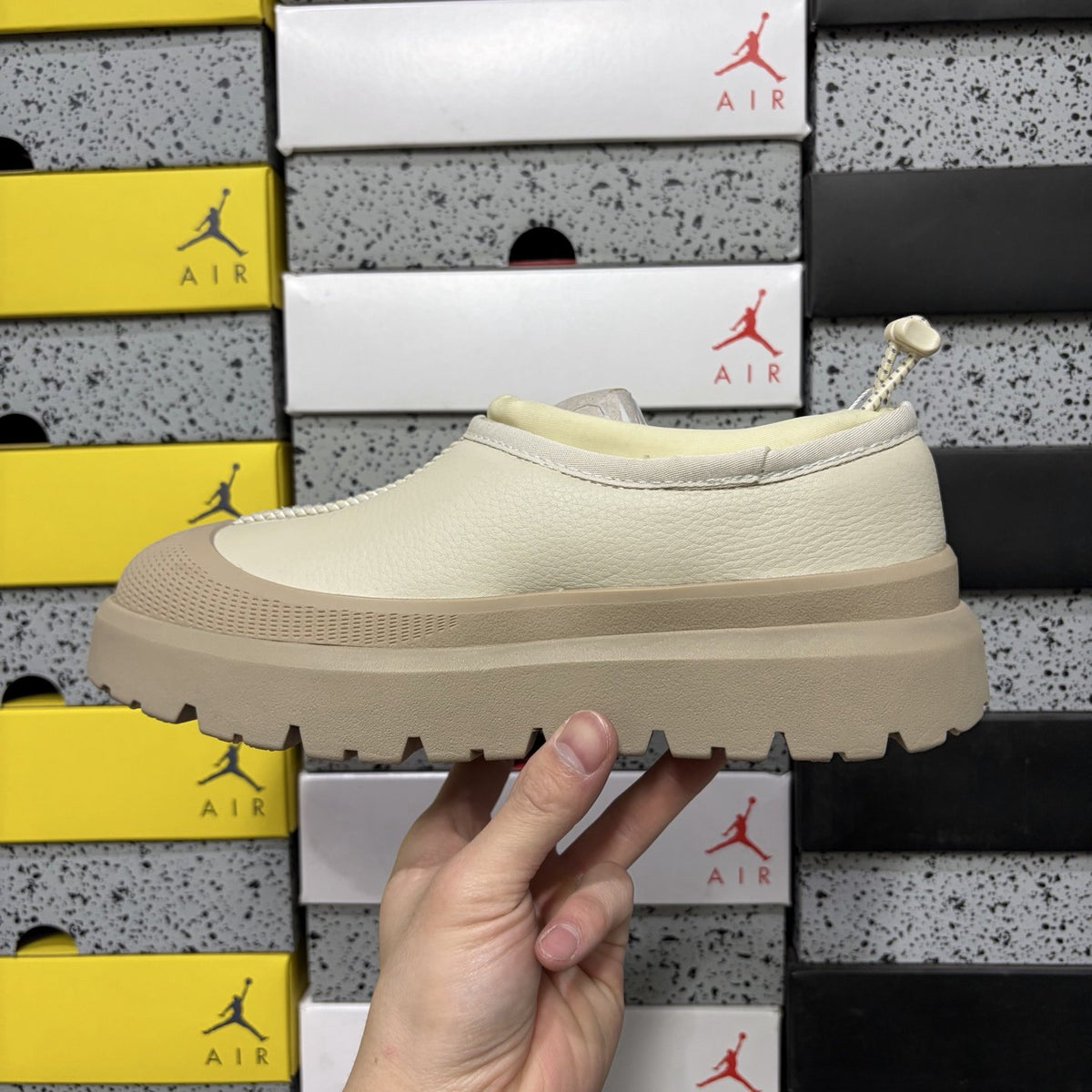 UGG Tasman Weather Hybrid 'Beige Leather' — vue 2