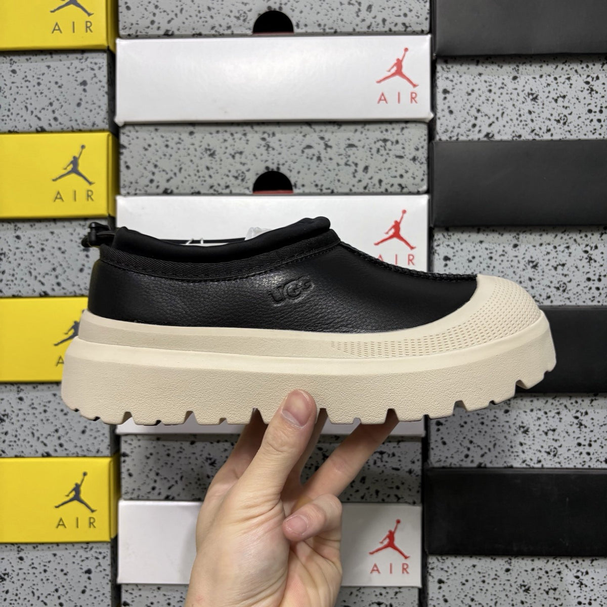 UGG Tasman Weather Hybrid 'Black Leather' — vue 9