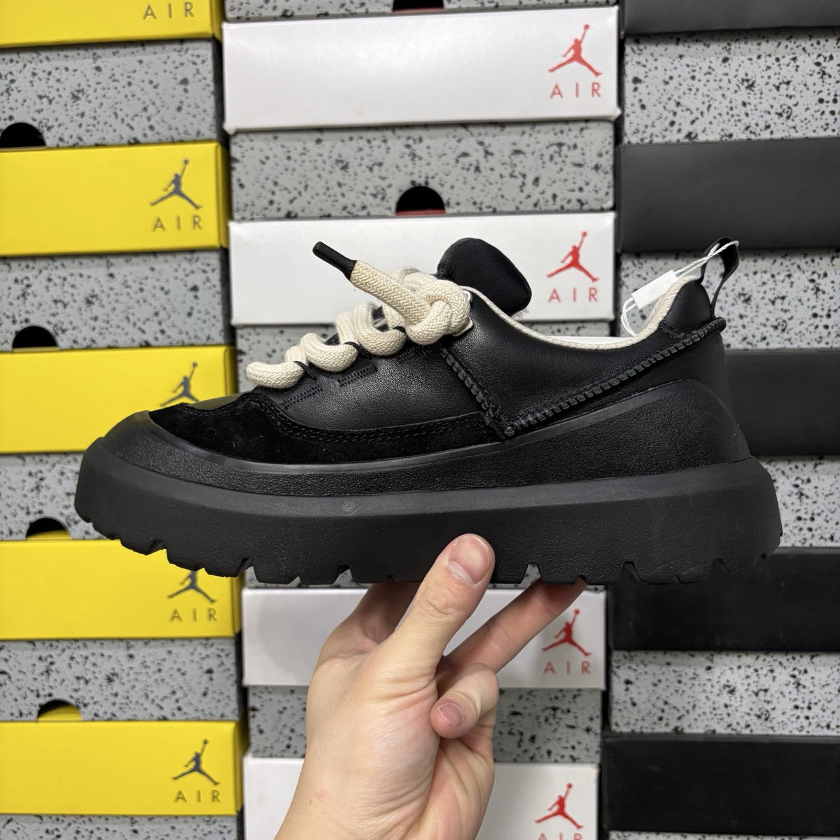 UGG Lowmel Platform 'Black' — vue 2