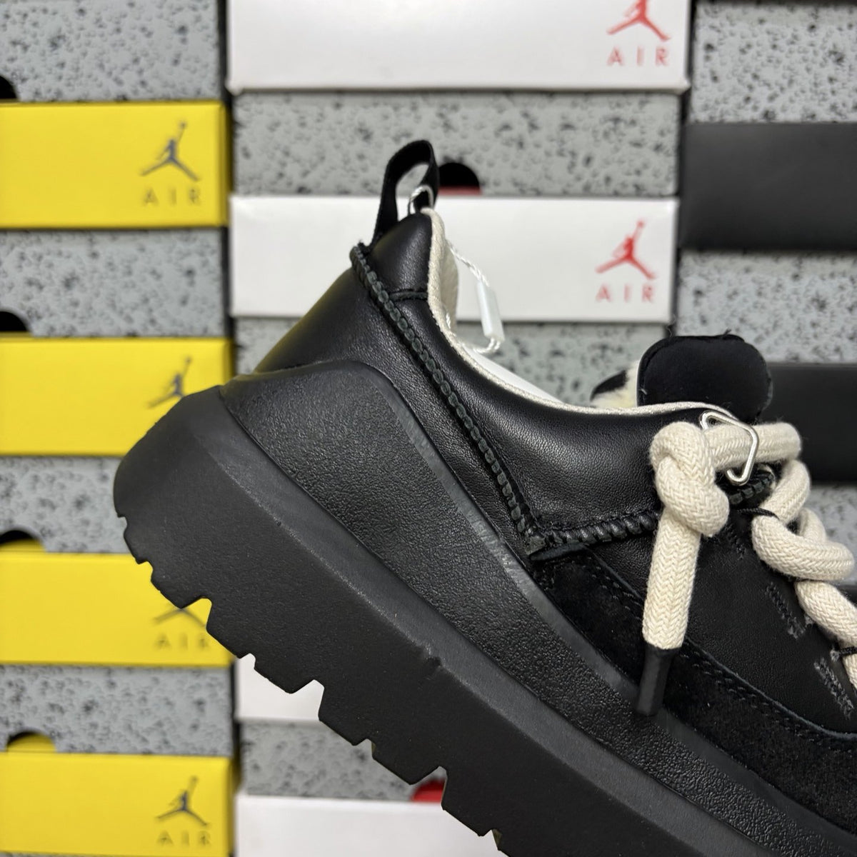 UGG Lowmel Platform 'Black' — vue 6