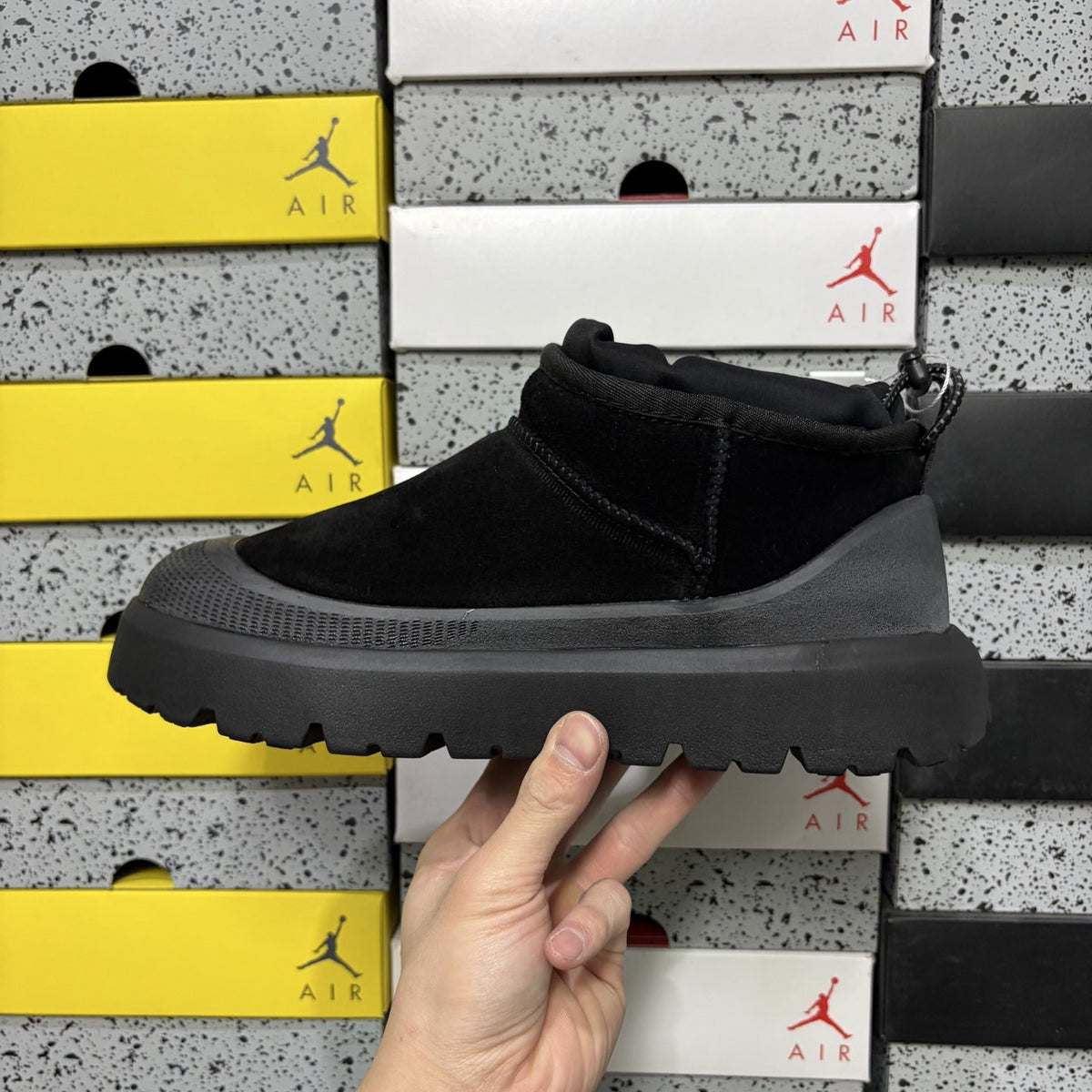 UGG Classic Mini Weather Hybrid 'Black' — vue 2
