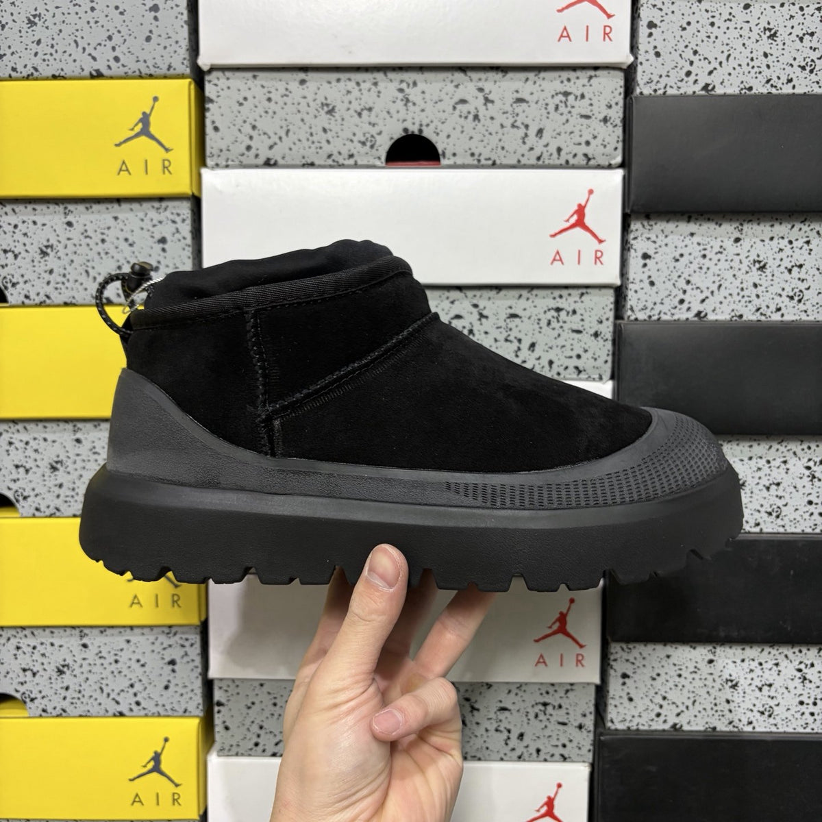 UGG Classic Mini Weather Hybrid 'Black' — vue 9