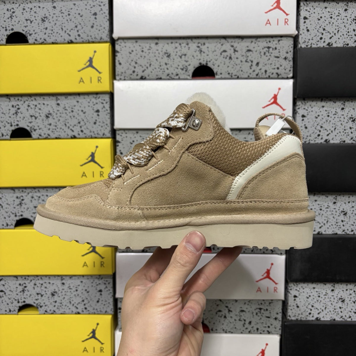 UGG Lowmel 'Sand' — vue 2